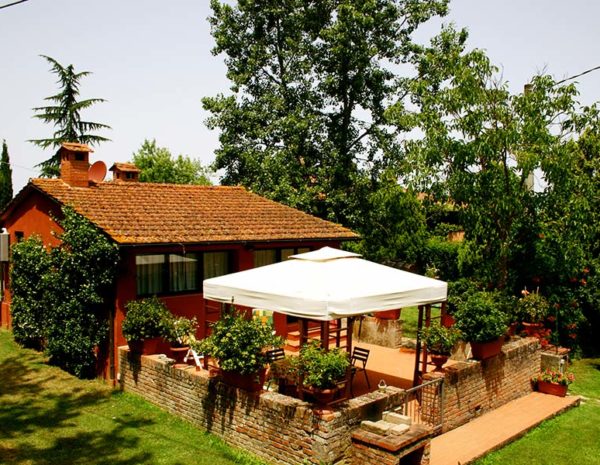 Giardino e gazebo 